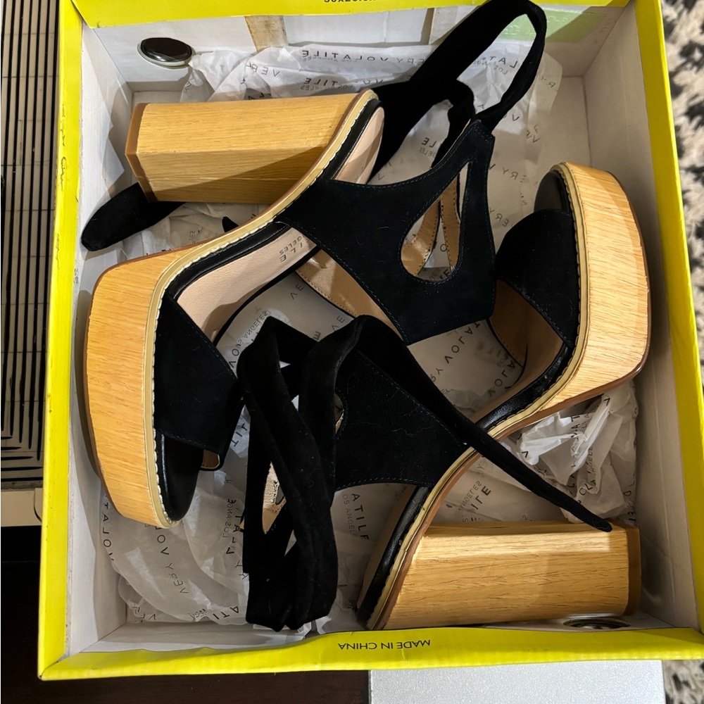 Brand new very volatile chunky heels